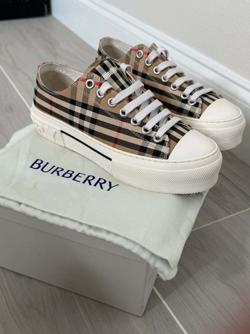 Authentic Burberry Archive Beige Vintage Check Sneakers US 8 EU 38.5 BoxDustBag - Picture 3 of 10